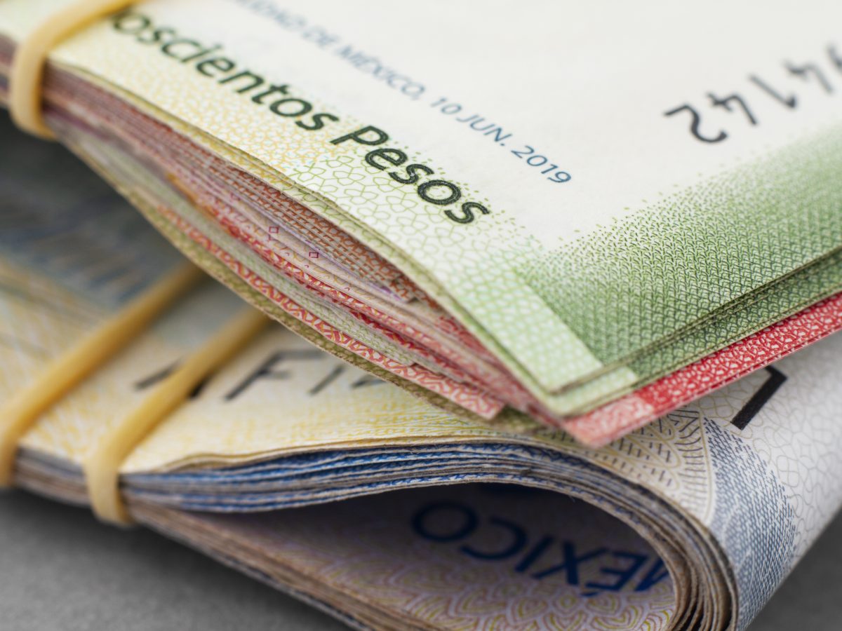 Qual moeda levar para a Argentina em 2025? Entenda as diferenças entre dólar, real e as opções de câmbio para economizar na sua viagem.